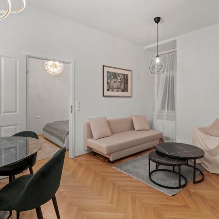 Boutique Suite Near Museum District Відень Екстер'єр фото