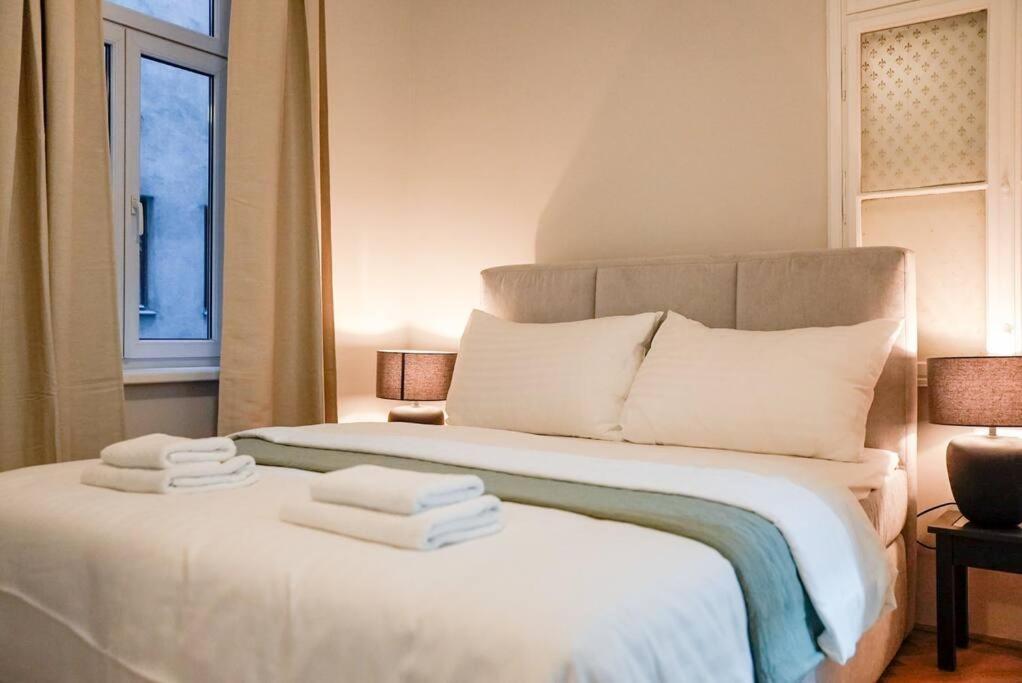 Boutique Suite Near Museum District Відень Екстер'єр фото