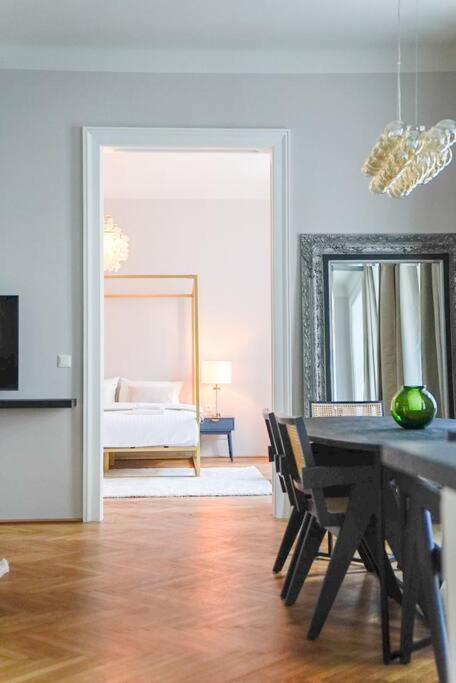 Boutique Suite Near Museum District Відень Екстер'єр фото
