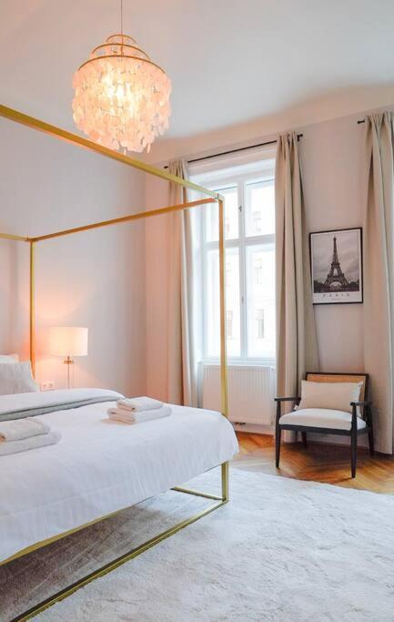 Boutique Suite Near Museum District Відень Екстер'єр фото