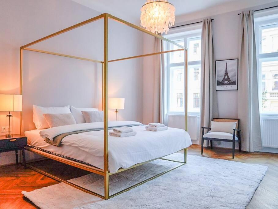 Boutique Suite Near Museum District Відень Екстер'єр фото
