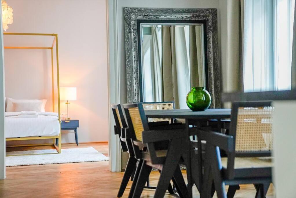 Boutique Suite Near Museum District Відень Екстер'єр фото