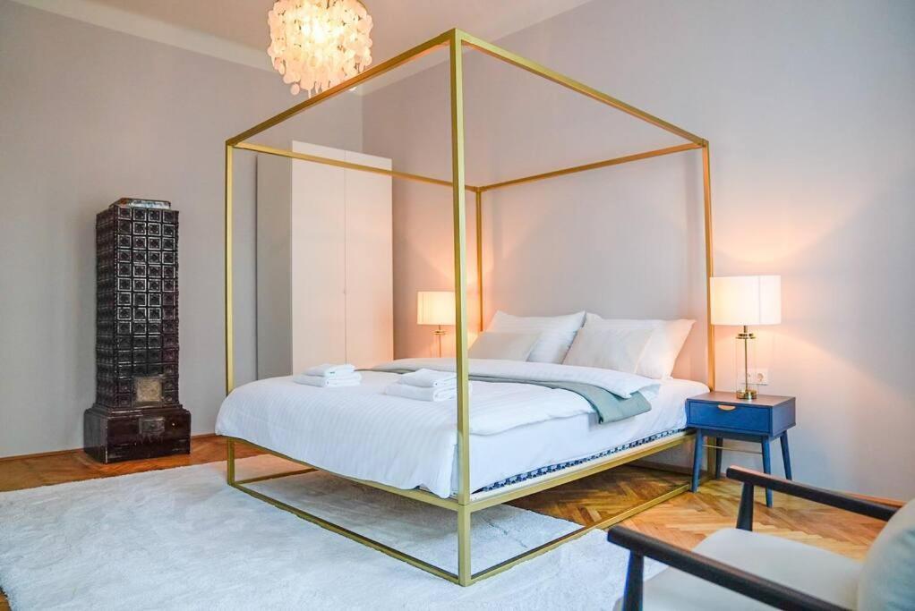 Boutique Suite Near Museum District Відень Екстер'єр фото
