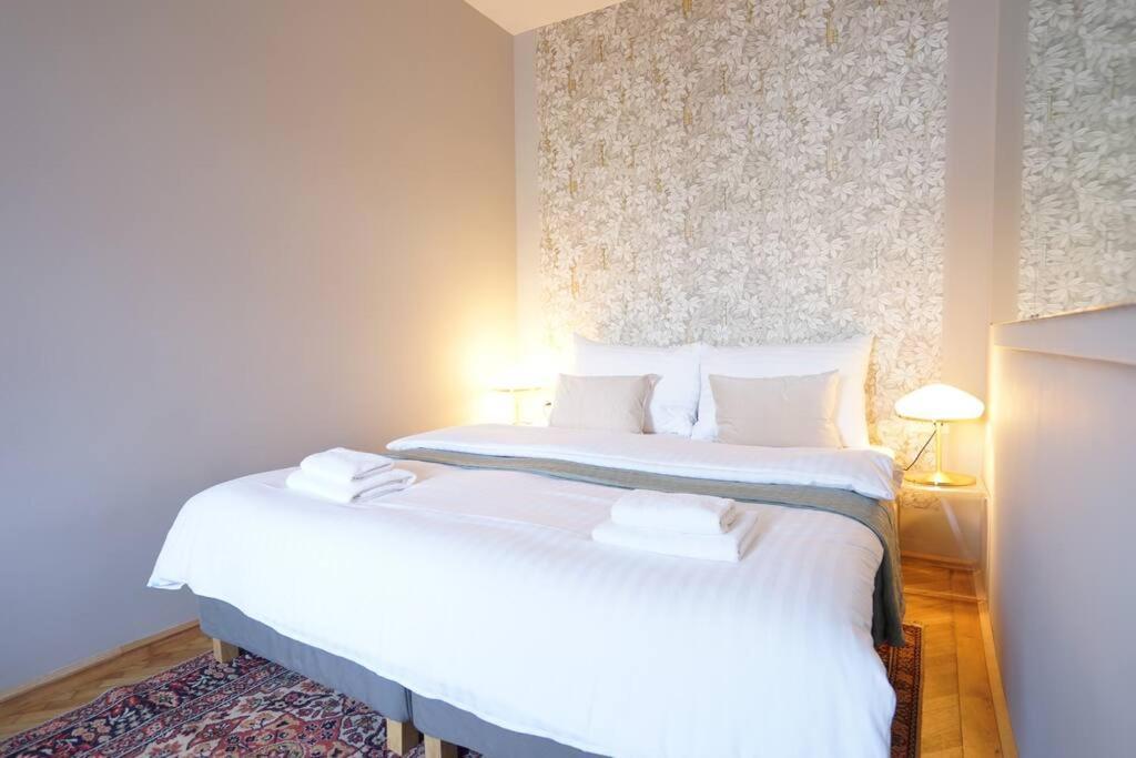 Boutique Suite Near Museum District Відень Екстер'єр фото