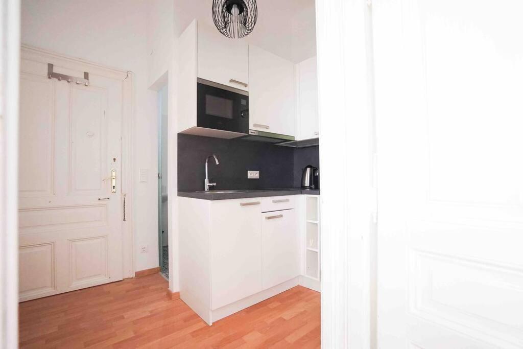 Boutique Suite Near Museum District Відень Екстер'єр фото