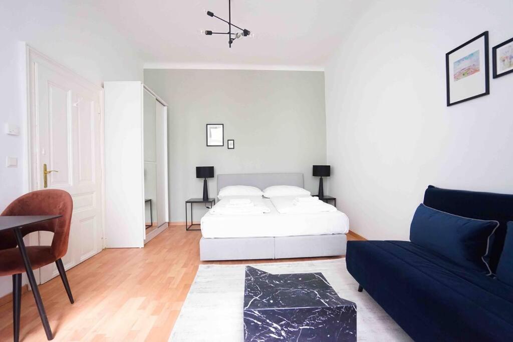 Boutique Suite Near Museum District Відень Екстер'єр фото