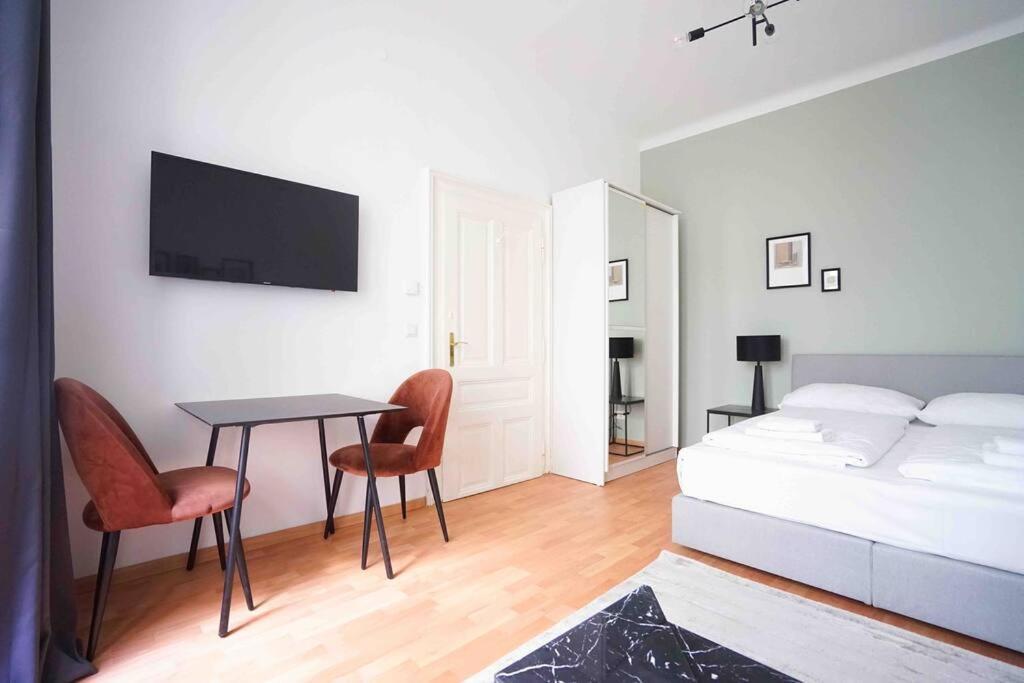 Boutique Suite Near Museum District Відень Екстер'єр фото