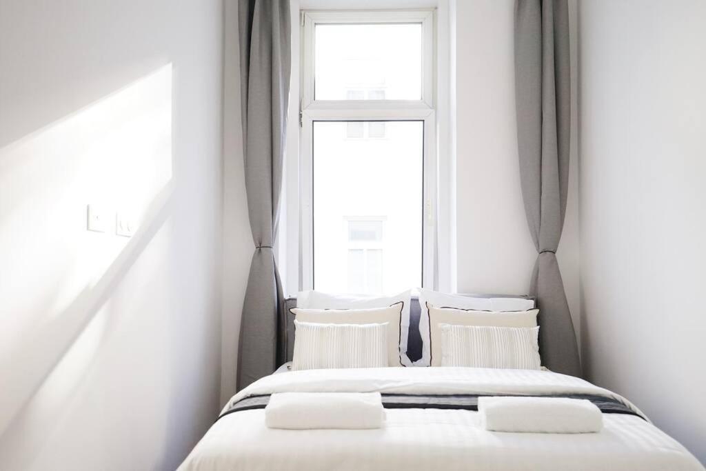 Boutique Suite Near Museum District Відень Екстер'єр фото