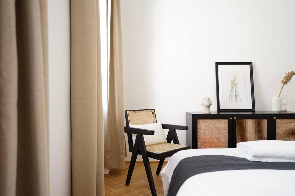 Boutique Suite Near Museum District Відень Екстер'єр фото