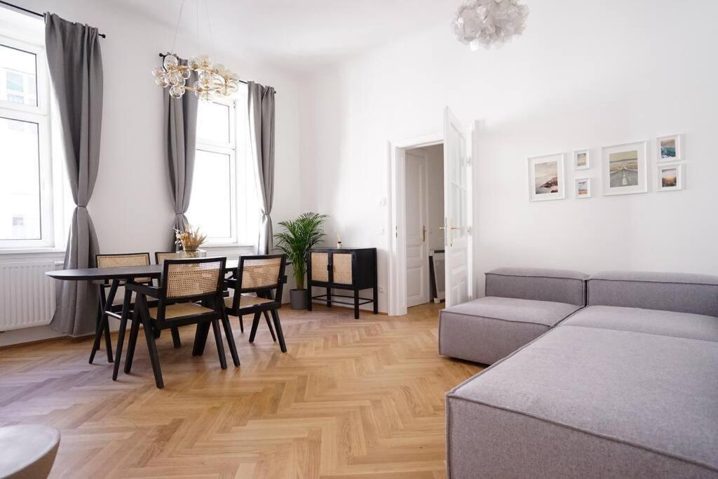 Boutique Suite Near Museum District Відень Екстер'єр фото