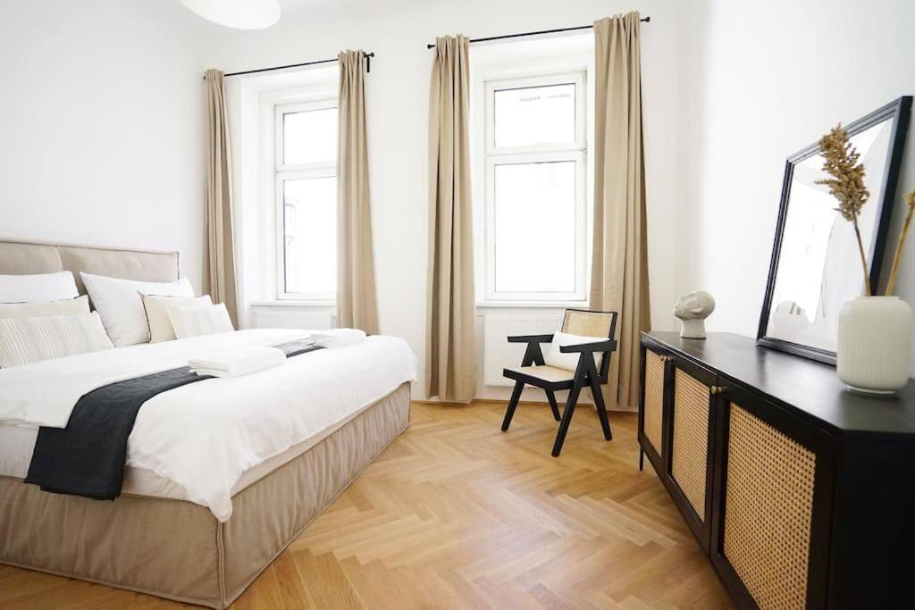 Boutique Suite Near Museum District Відень Екстер'єр фото