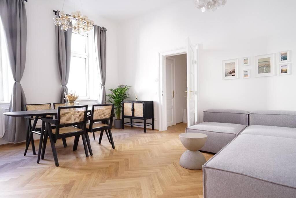 Boutique Suite Near Museum District Відень Екстер'єр фото