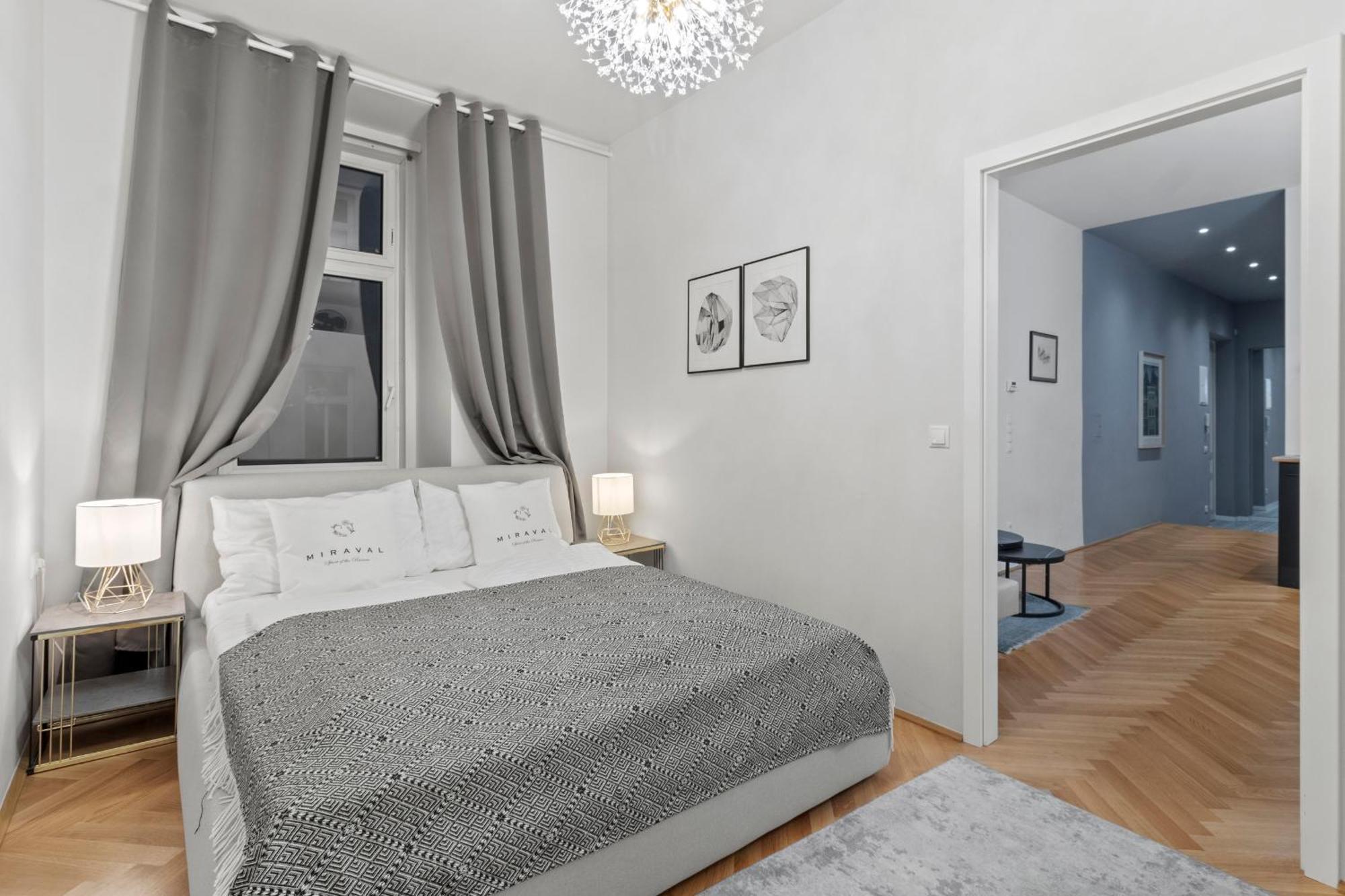 Boutique Suite Near Museum District Відень Екстер'єр фото