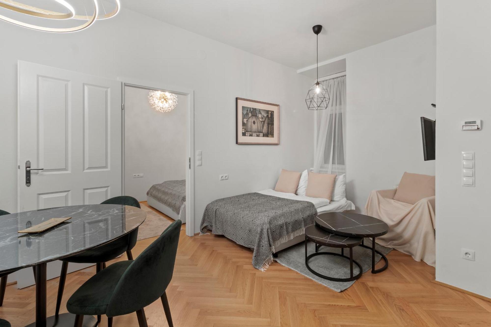 Boutique Suite Near Museum District Відень Екстер'єр фото